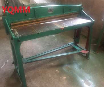 Foot pedal operated shearing machine for plate cutting