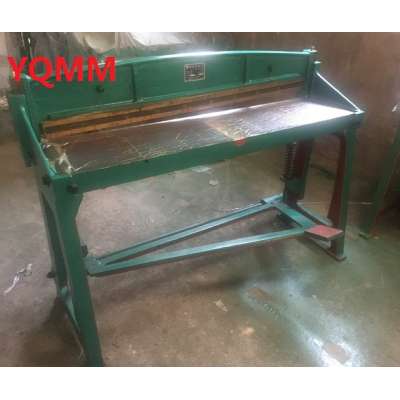 Foot pedal operated shearing machine for plate cutting